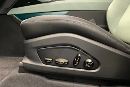 met. vihreä Porsche Cayenne 2026 kuva 11.