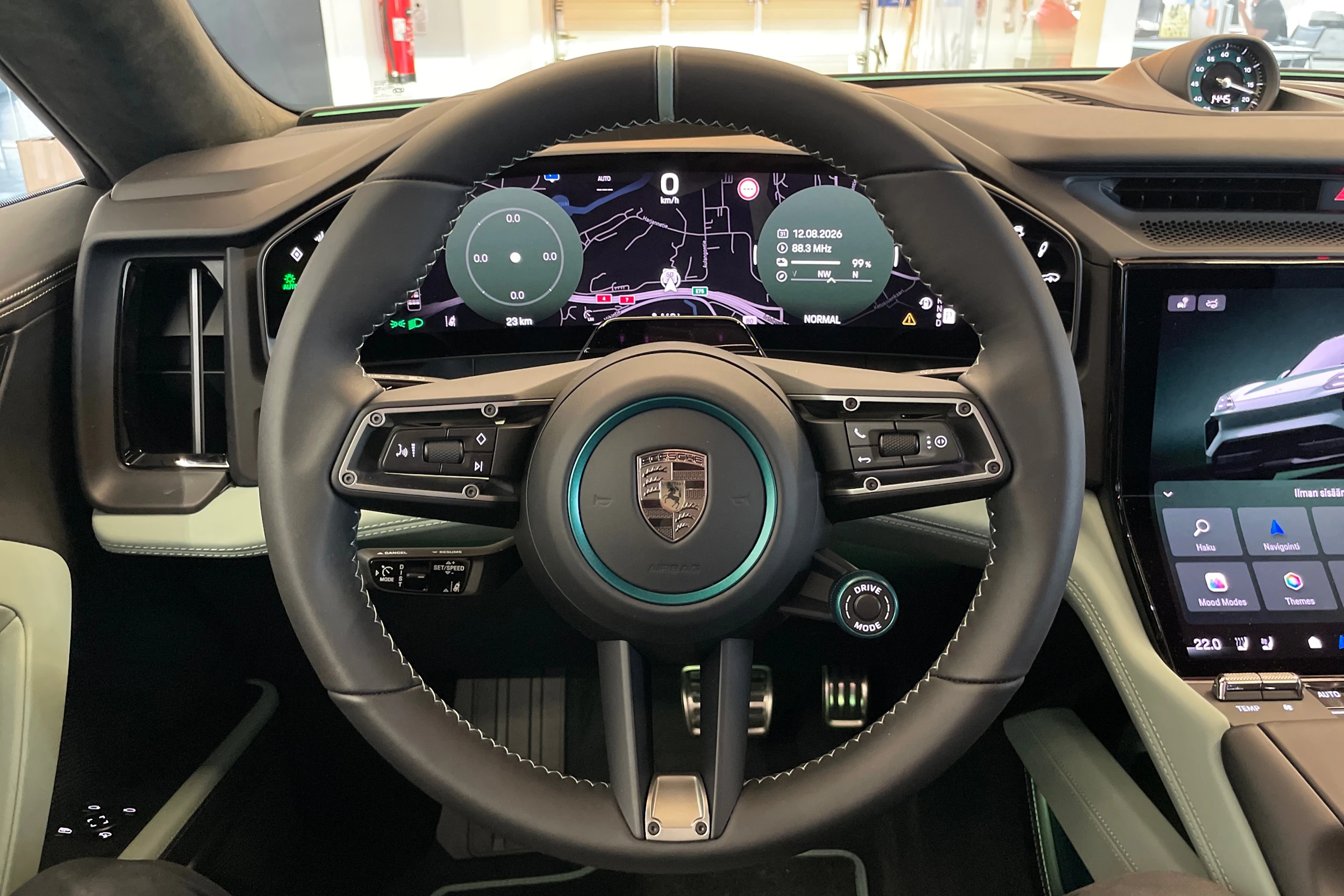 met. vihreä Porsche Cayenne 2026 kuva 17.