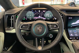 met. vihreä Porsche Cayenne 2026 kuva 17.