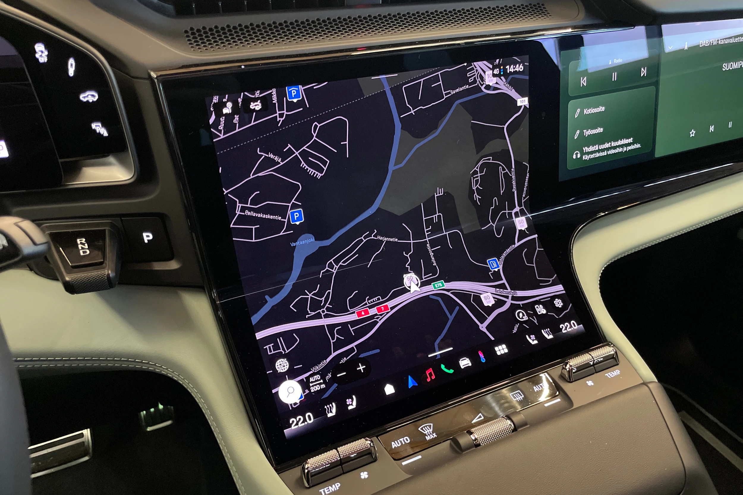 met. vihreä Porsche Cayenne 2026 kuva 22.