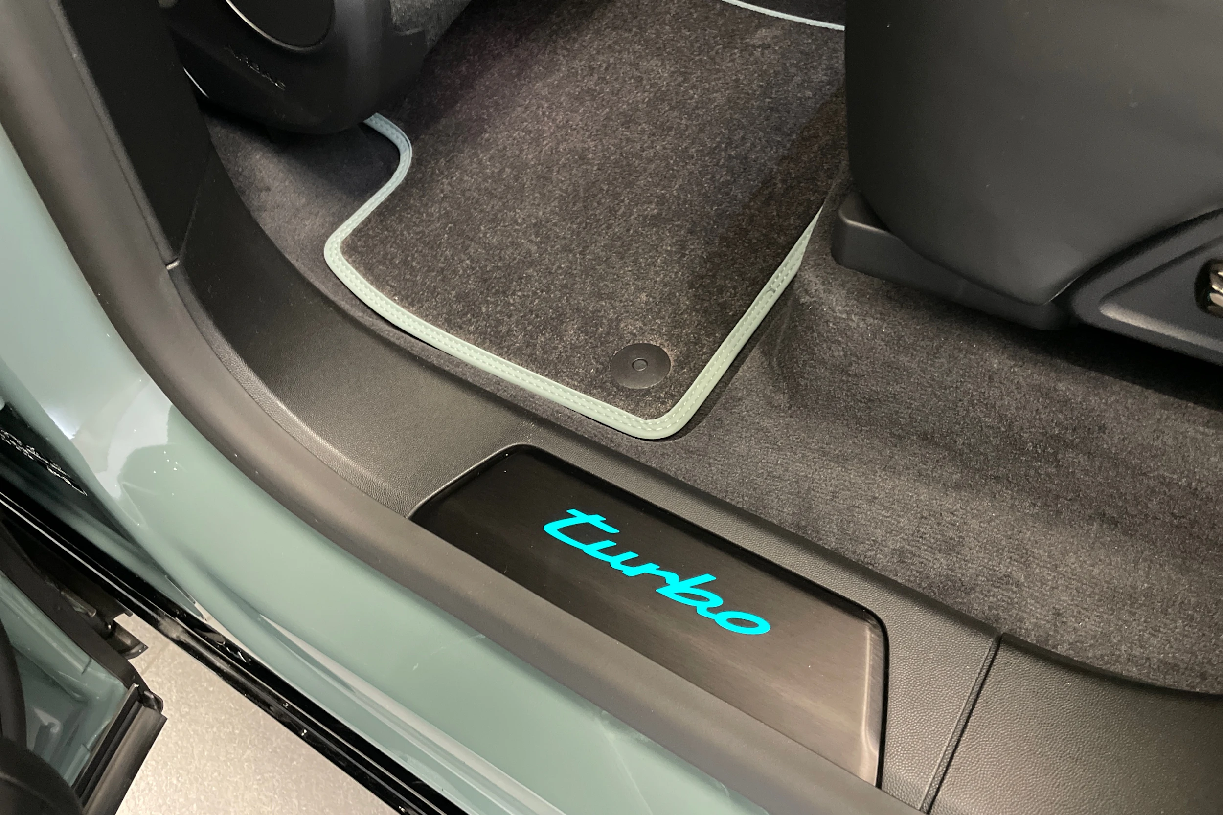 met. vihreä Porsche Cayenne 2026 kuva 28.