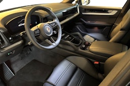 harmaa Porsche Cayenne 2026 kuva 6.