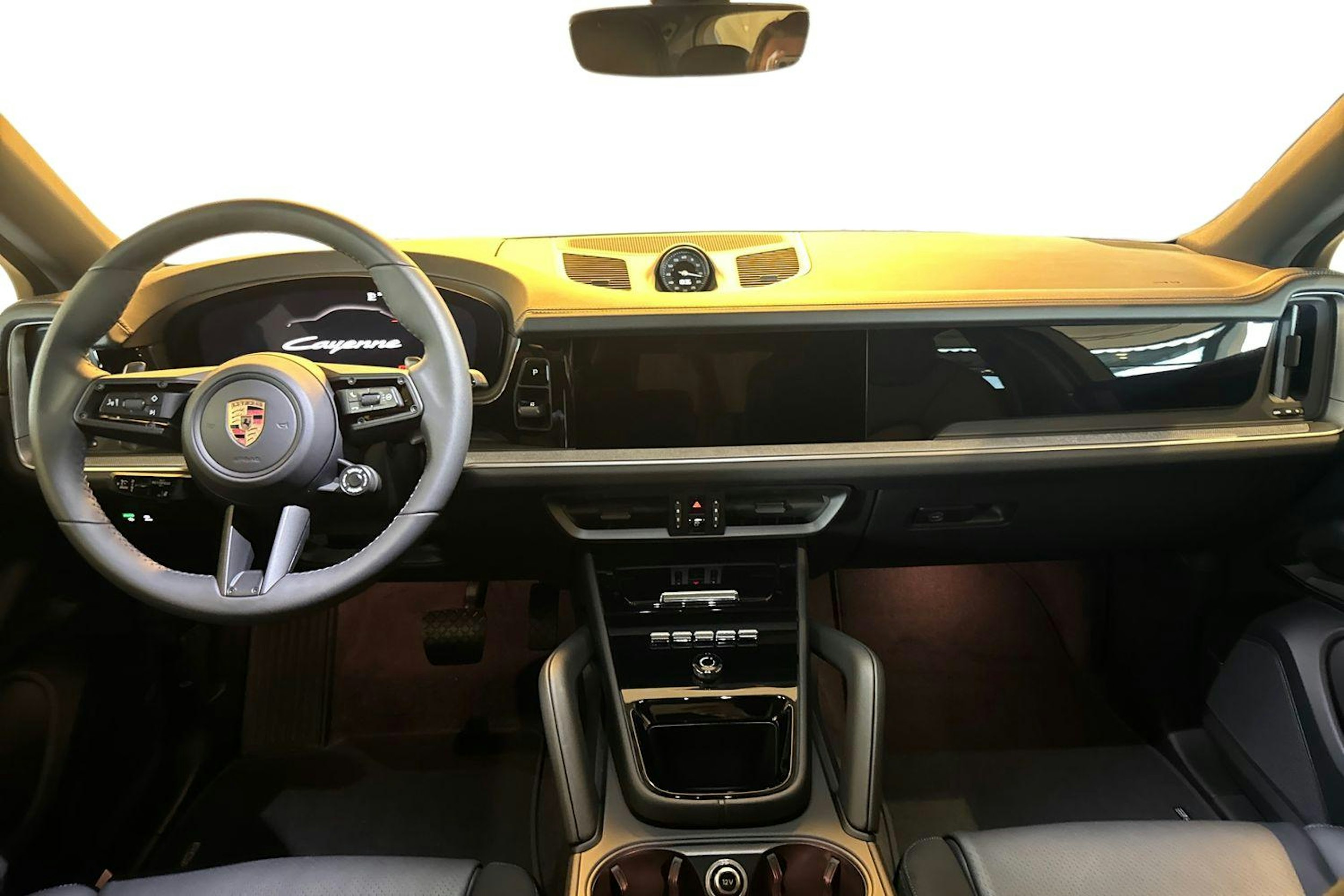 harmaa Porsche Cayenne 2026 kuva 7.