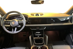 harmaa Porsche Cayenne 2026 kuva 7.