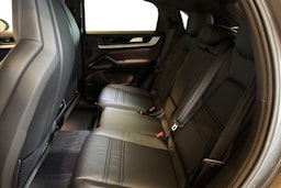 harmaa Porsche Cayenne 2026 kuva 8.