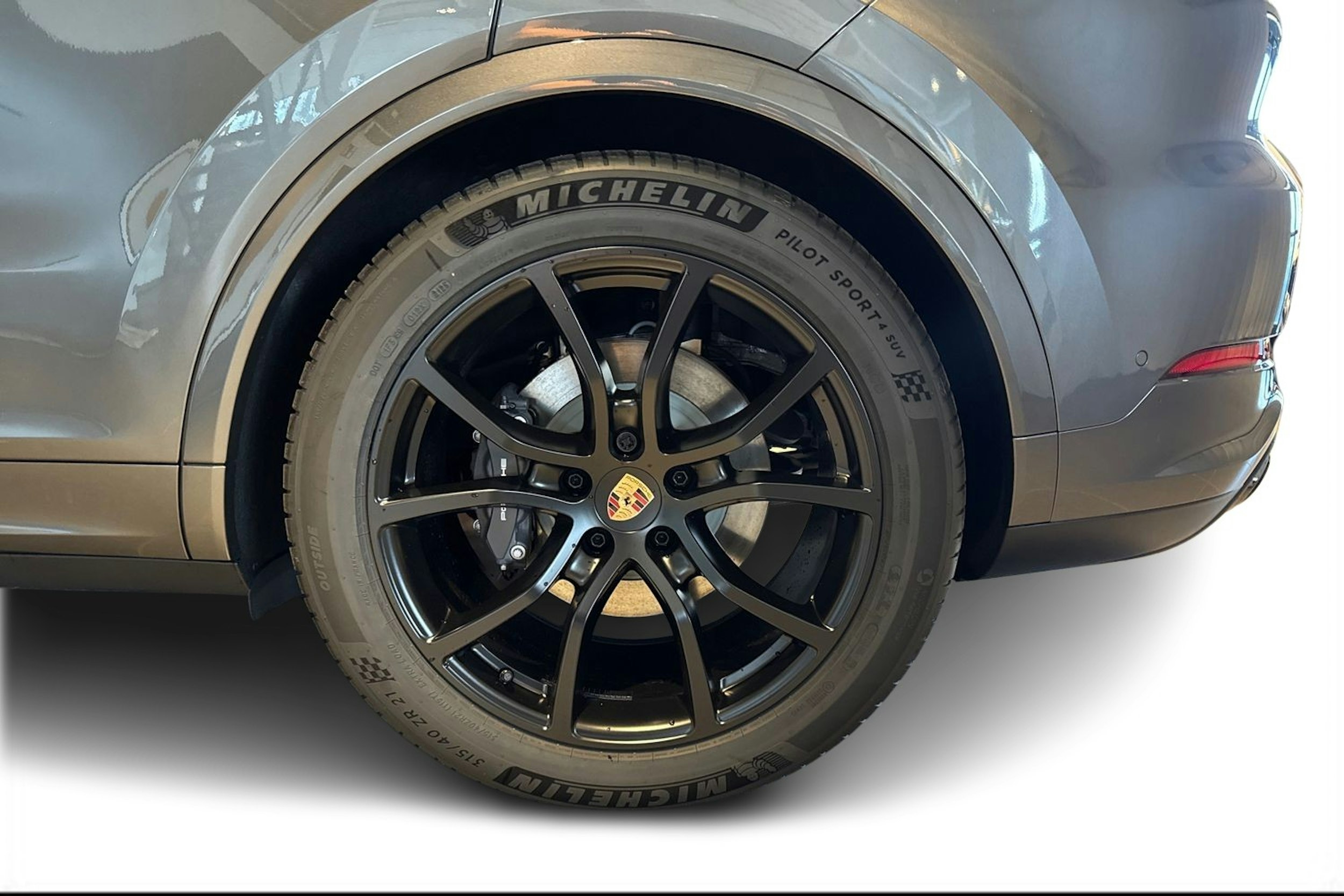 harmaa Porsche Cayenne 2026 kuva 9.