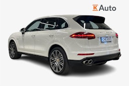 Valkoinen Porsche Cayenne S e-hybrid 2015 kuva 2.
