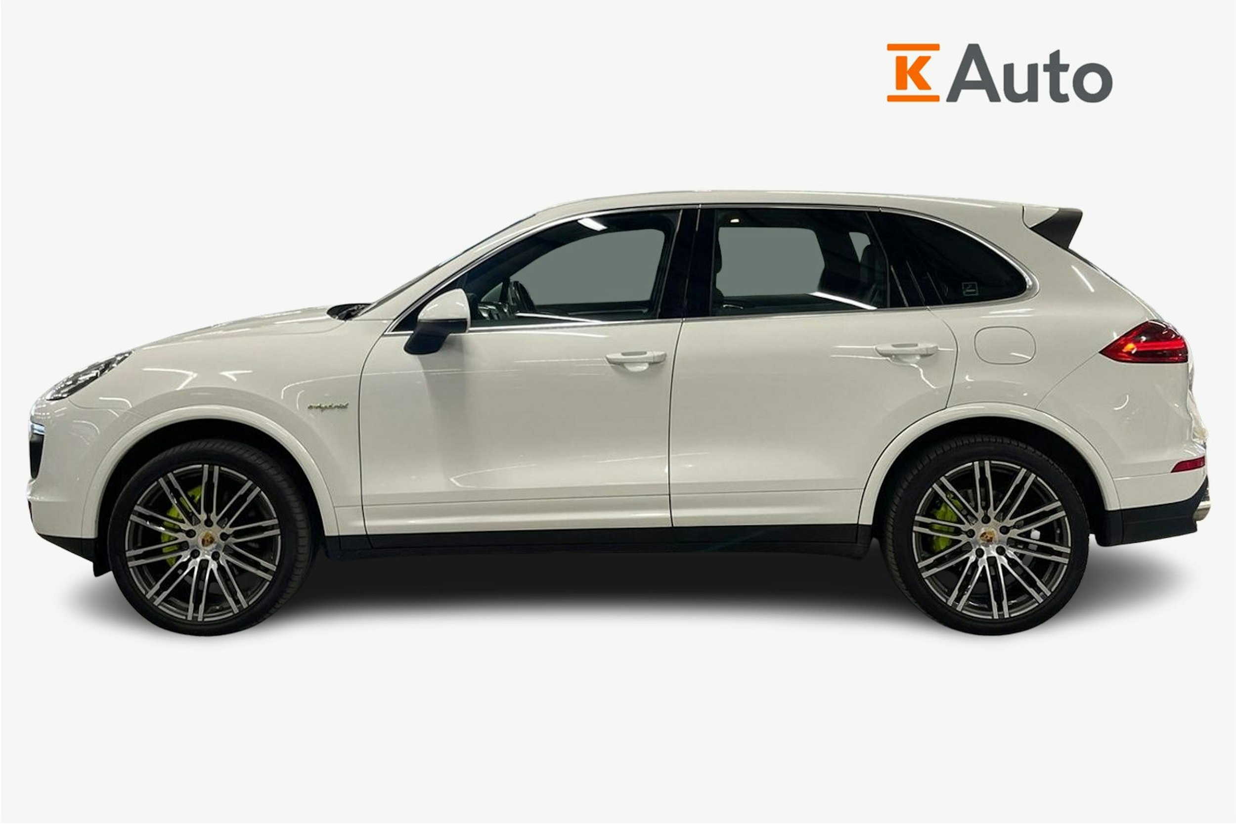 Valkoinen Porsche Cayenne S e-hybrid 2015 kuva 5.