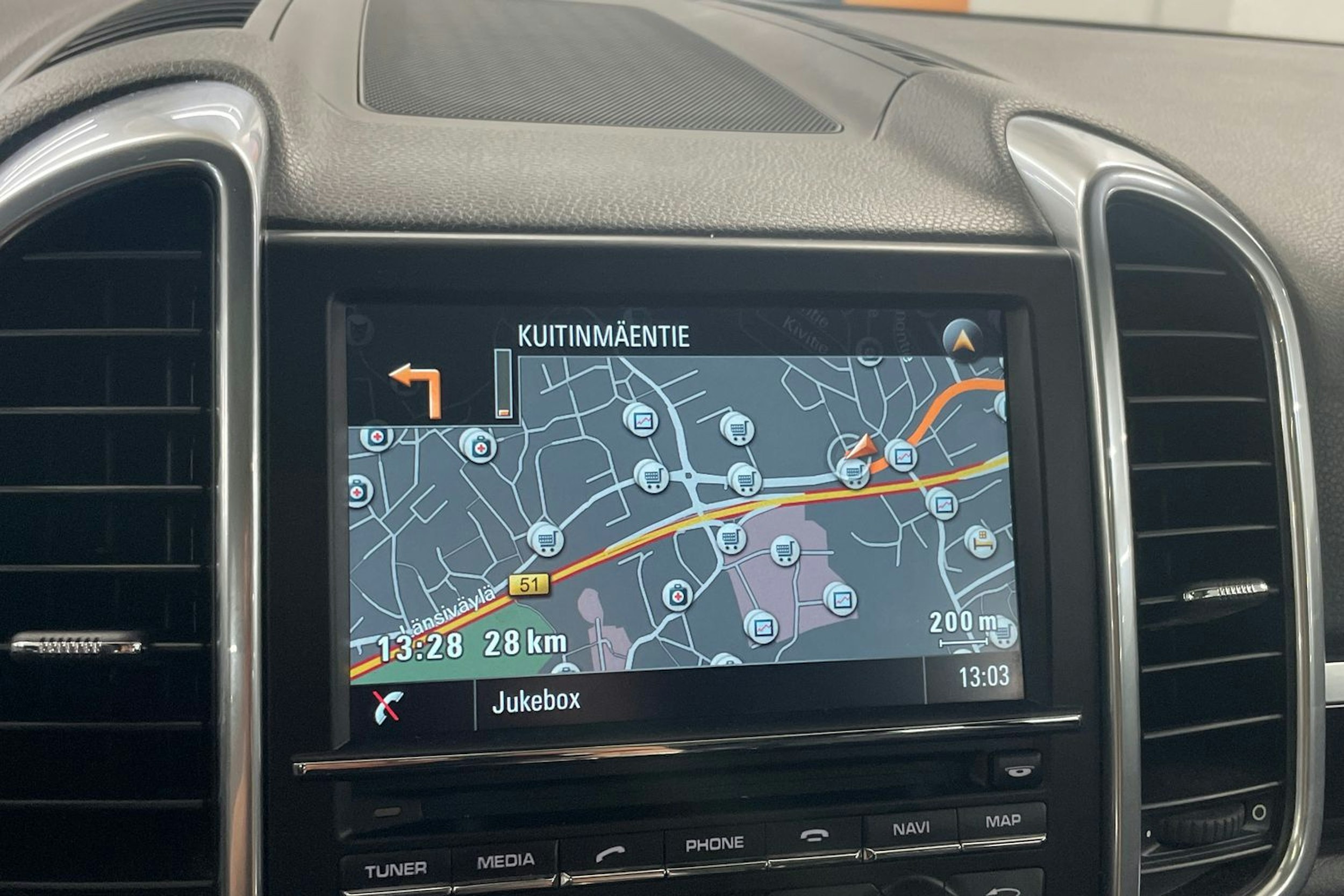 Valkoinen Porsche Cayenne S e-hybrid 2015 kuva 14.