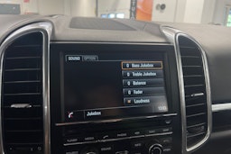 Valkoinen Porsche Cayenne S e-hybrid 2015 kuva 15.