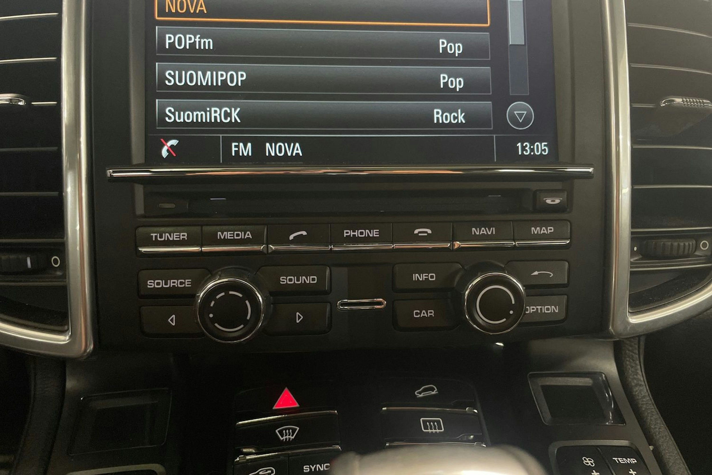 Valkoinen Porsche Cayenne S e-hybrid 2015 kuva 17.