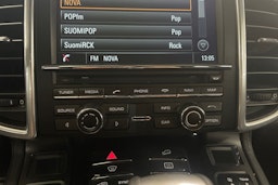 Valkoinen Porsche Cayenne S e-hybrid 2015 kuva 17.