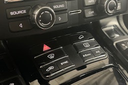 Valkoinen Porsche Cayenne S e-hybrid 2015 kuva 18.