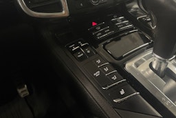 Valkoinen Porsche Cayenne S e-hybrid 2015 kuva 19.