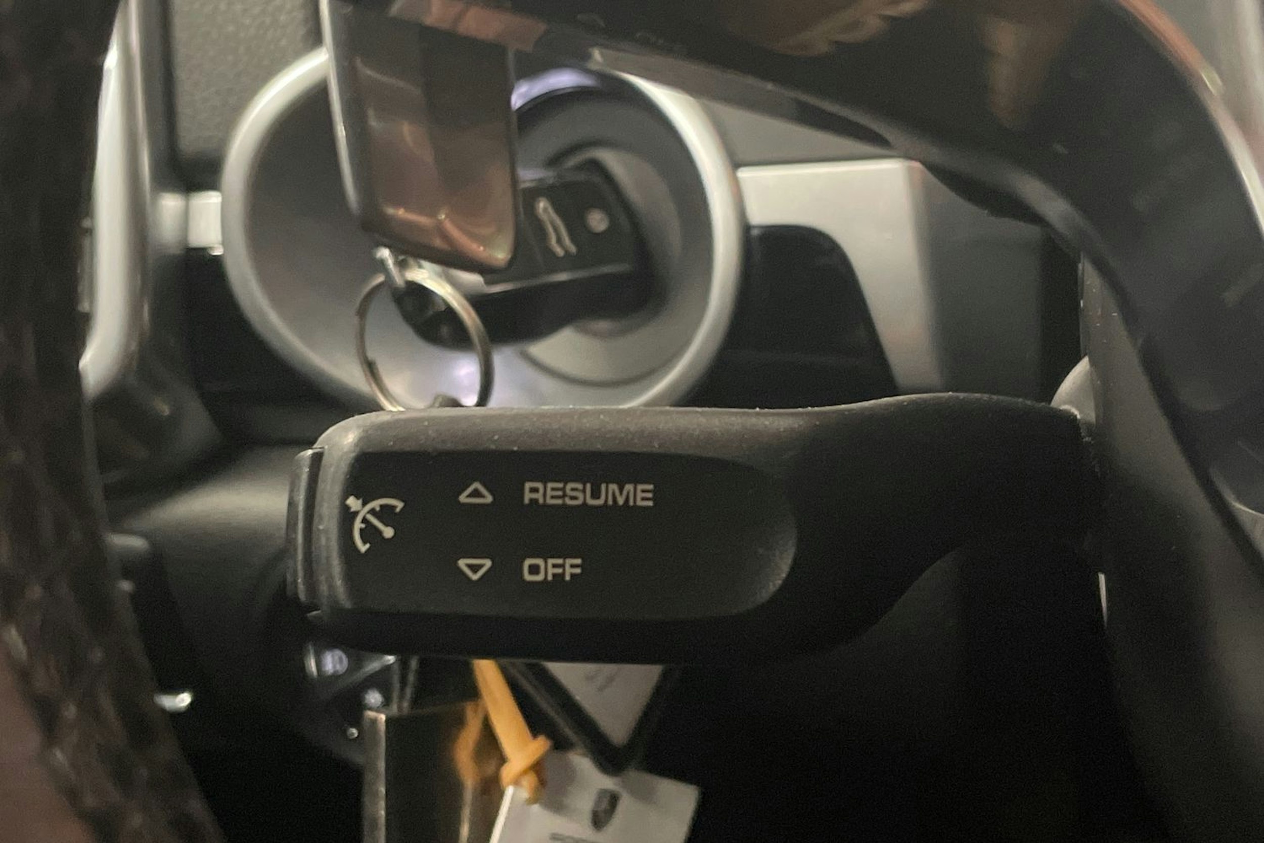 Valkoinen Porsche Cayenne S e-hybrid 2015 kuva 26.