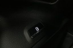 Valkoinen Porsche Cayenne S e-hybrid 2015 kuva 29.