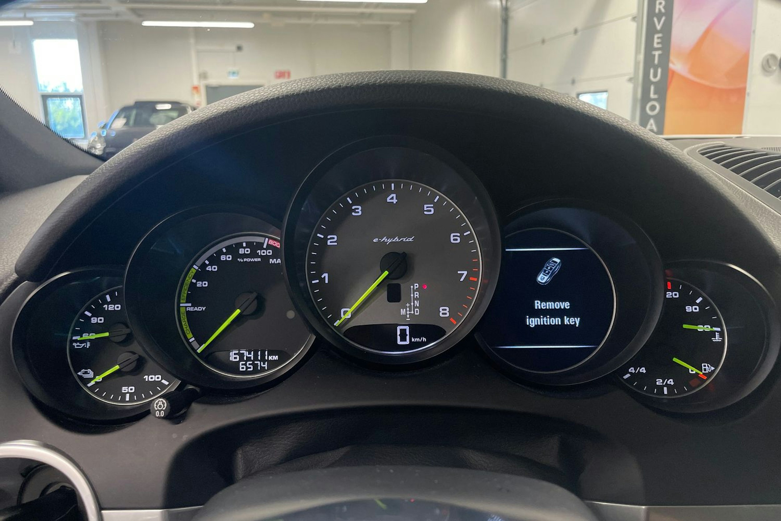 Valkoinen Porsche Cayenne S e-hybrid 2015 kuva 31.