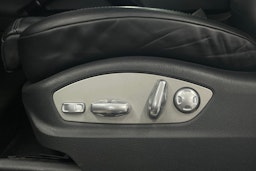 Valkoinen Porsche Cayenne S e-hybrid 2015 kuva 32.
