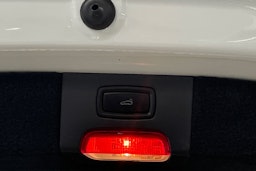Valkoinen Porsche Cayenne S e-hybrid 2015 kuva 34.