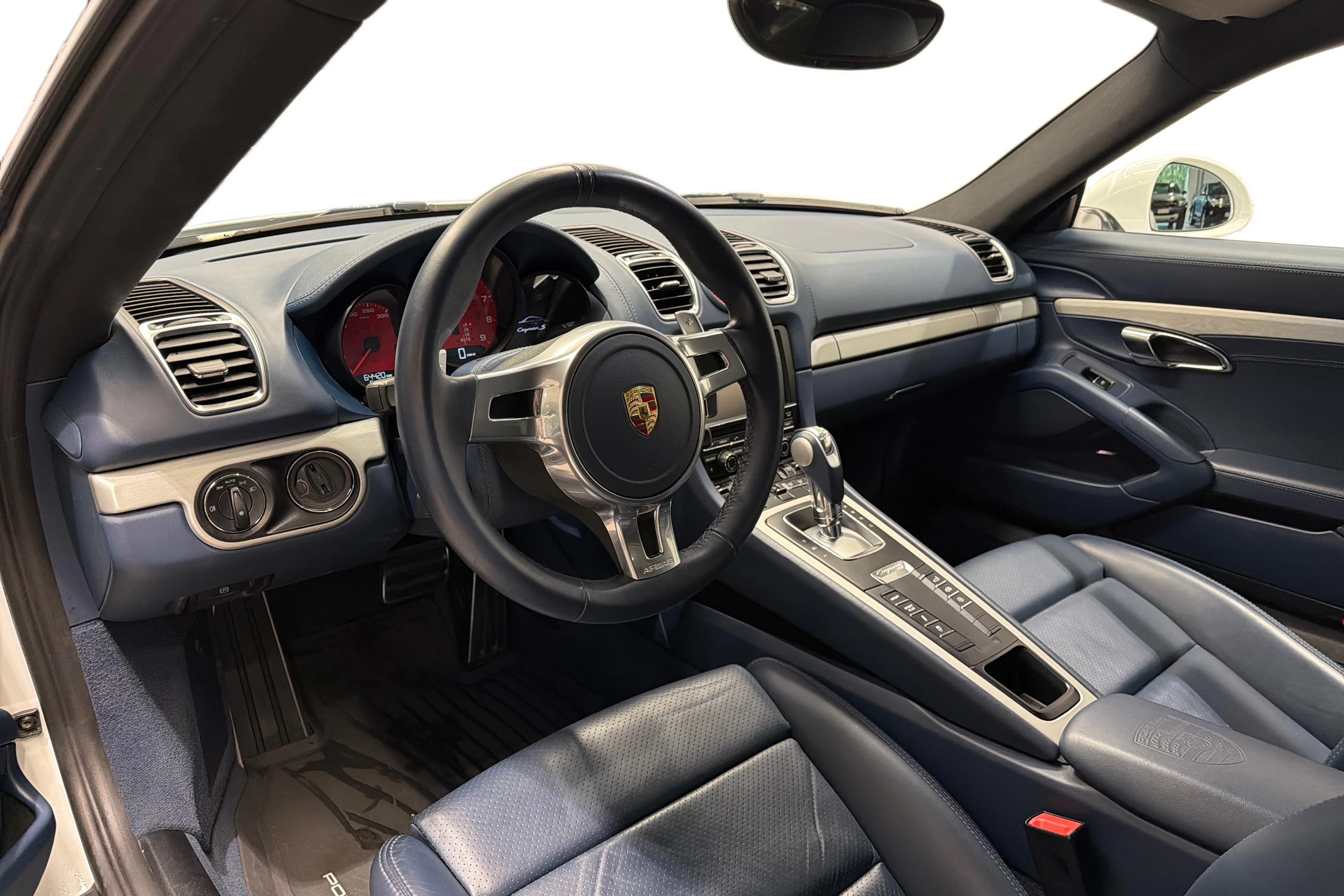 Valkoinen Porsche Cayman 2013 kuva 6.