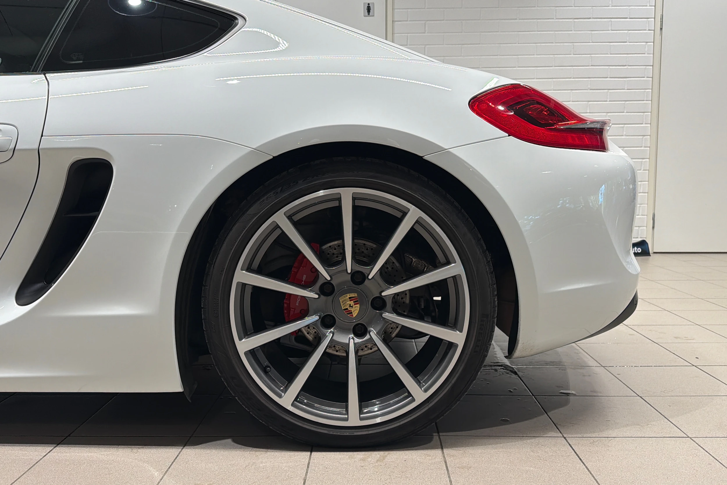 Valkoinen Porsche Cayman 2013 kuva 8.