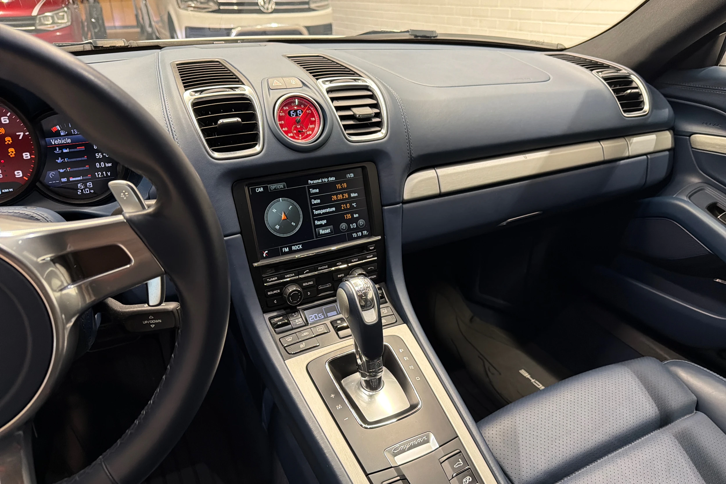 Valkoinen Porsche Cayman 2013 kuva 9.