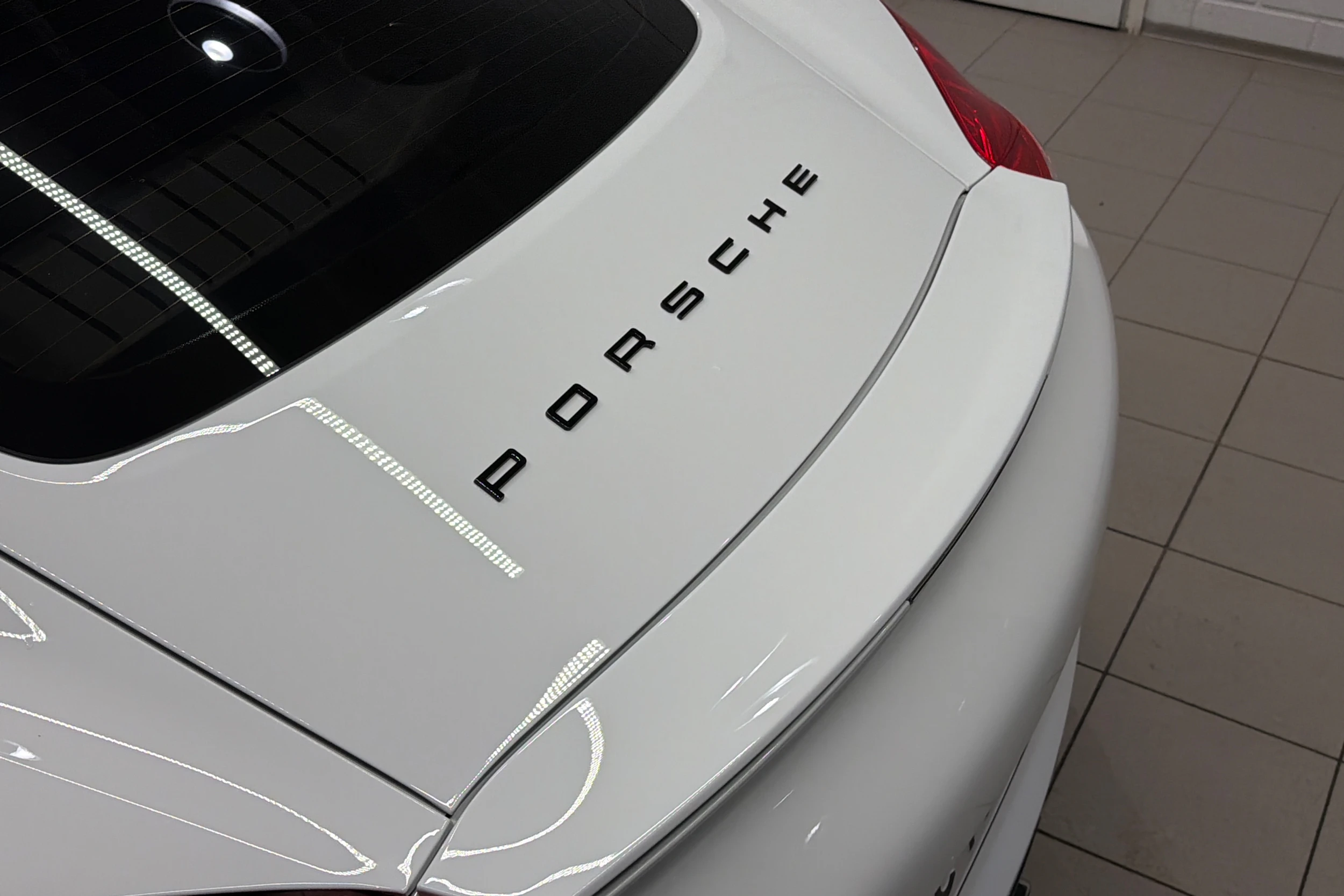Valkoinen Porsche Cayman 2013 kuva 20.