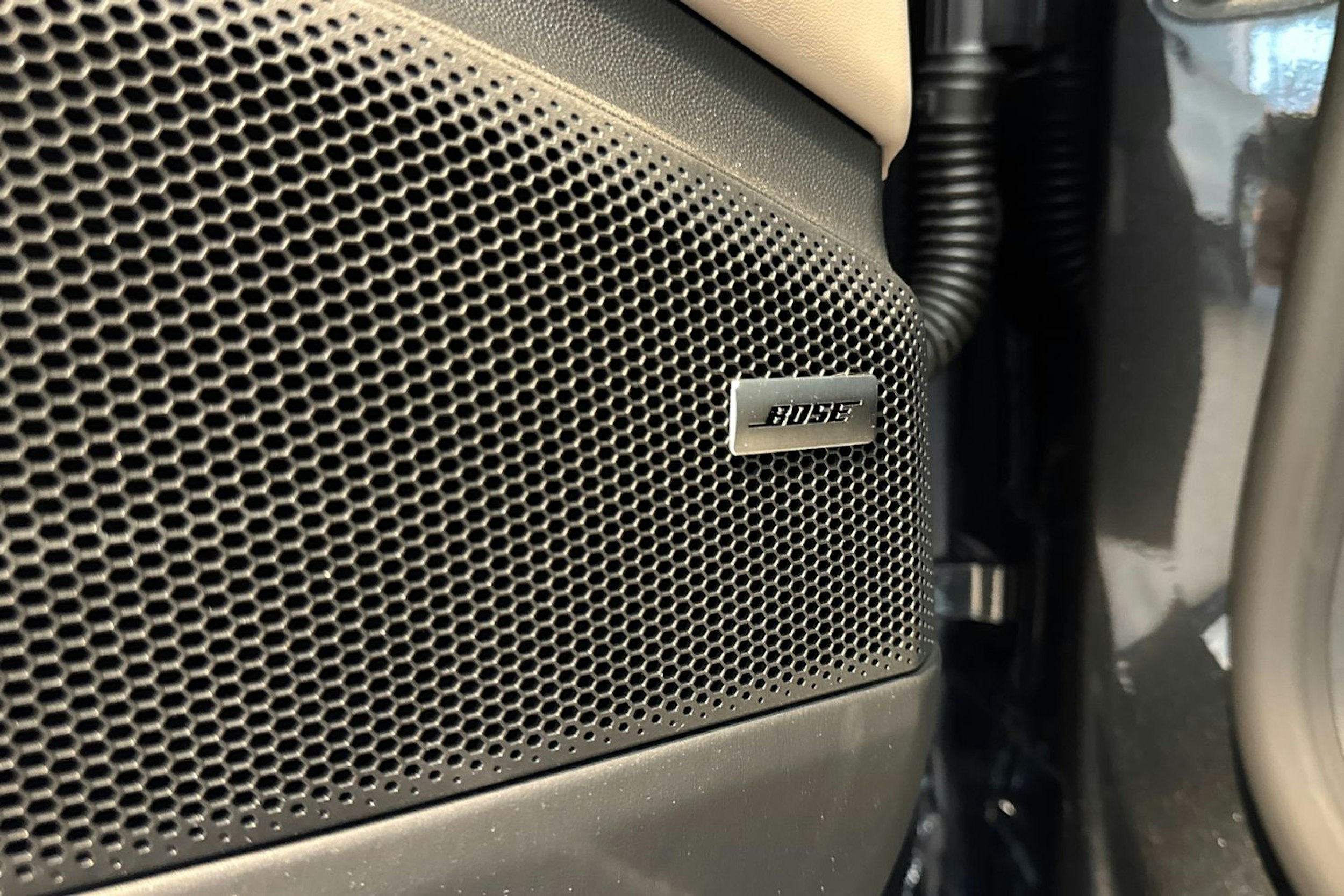 Harmaa Porsche Macan 2025 kuva 12.