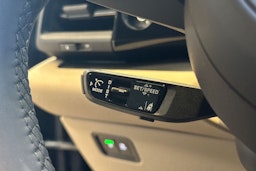 Harmaa Porsche Macan 2025 kuva 13.