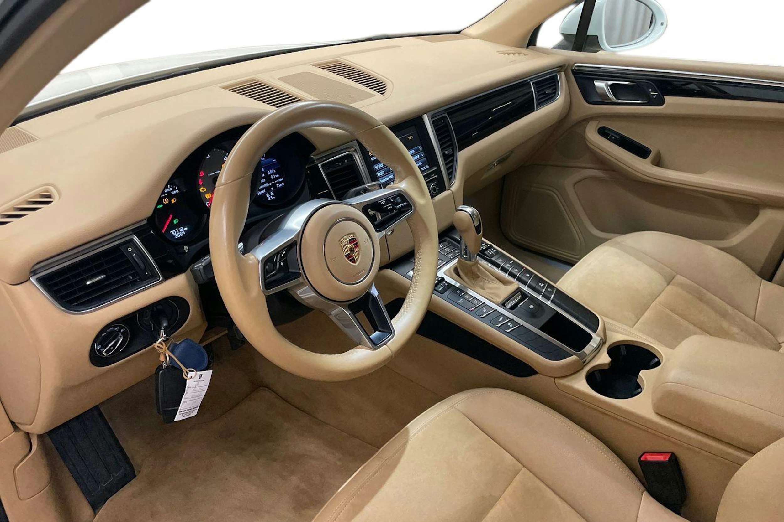 valkoinen Porsche Macan 2015 kuva 6.