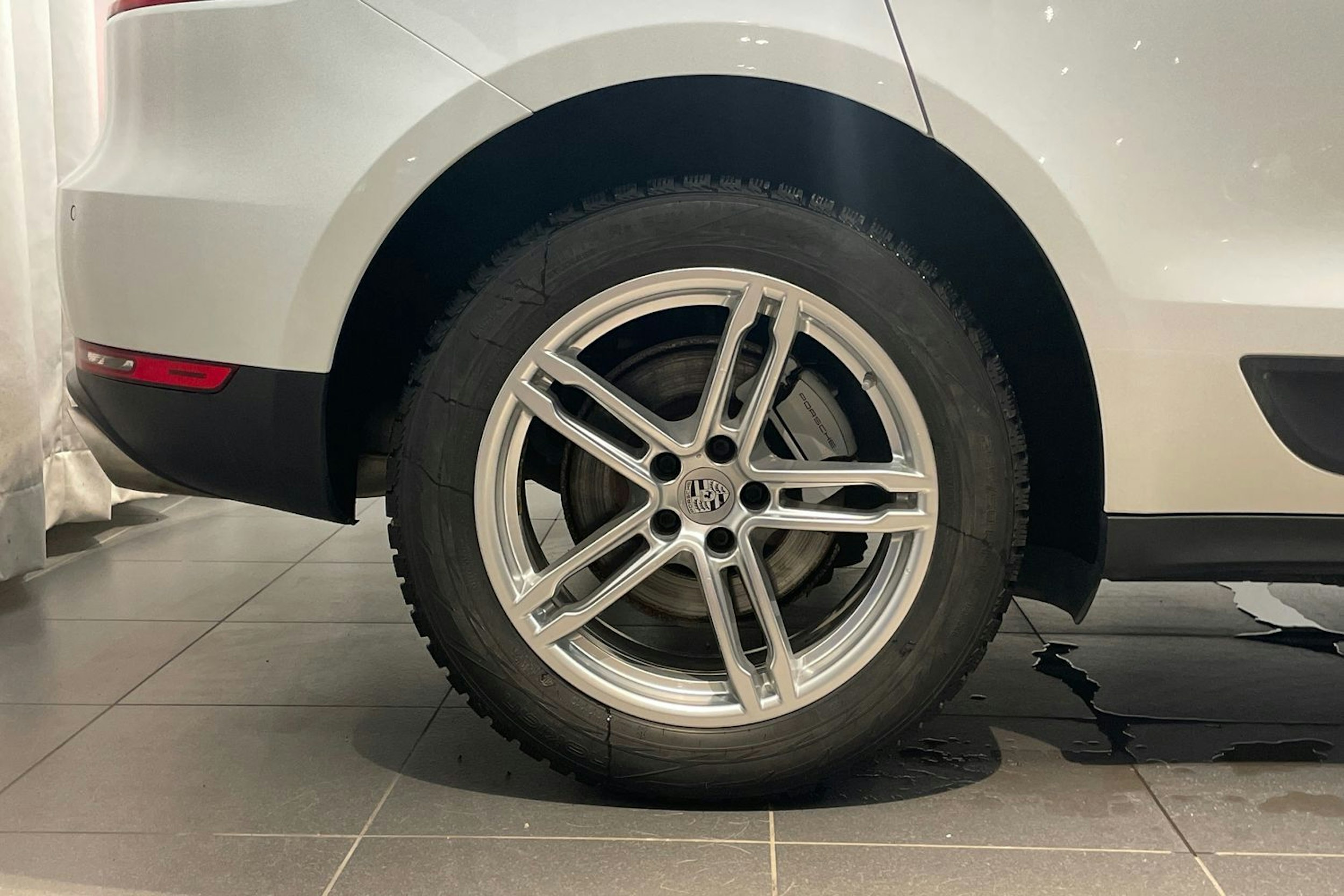 valkoinen Porsche Macan 2015 kuva 10.