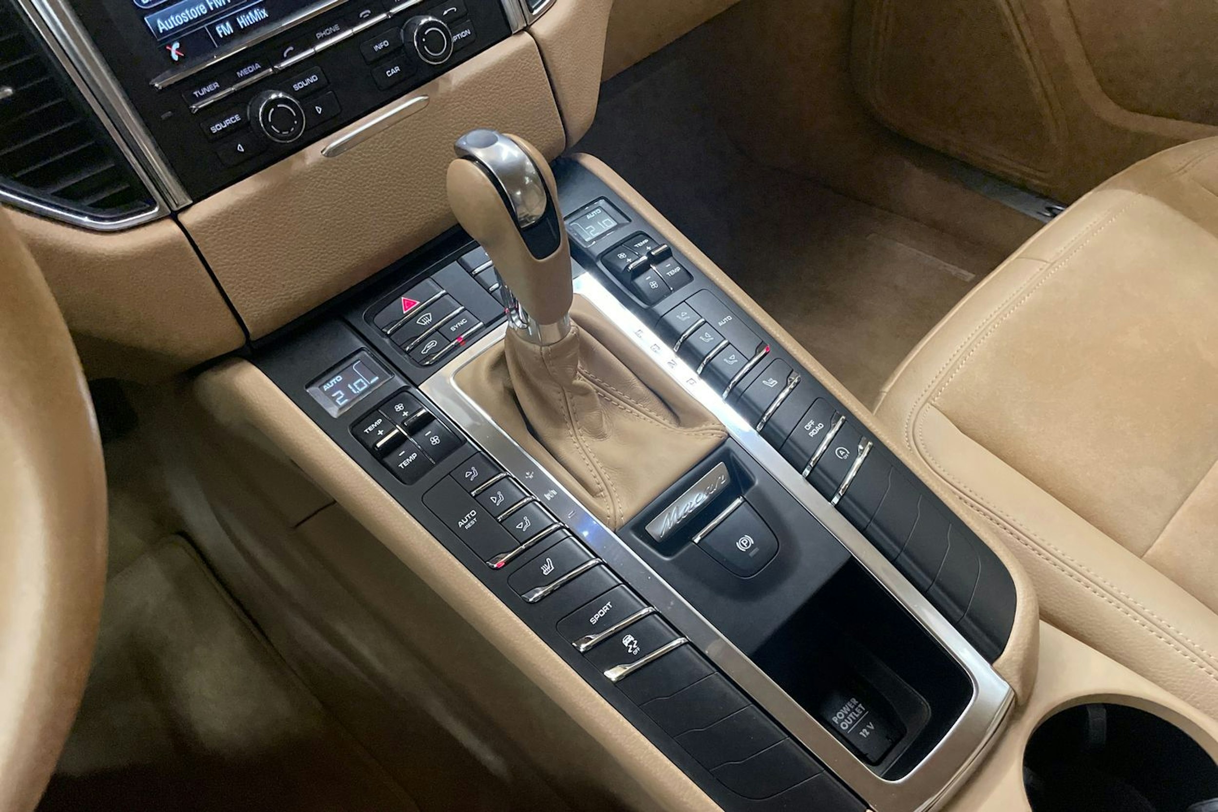 valkoinen Porsche Macan 2015 kuva 12.