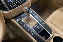 valkoinen Porsche Macan 2015 kuva 12.