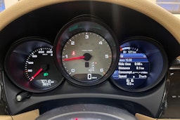 valkoinen Porsche Macan 2015 kuva 13.