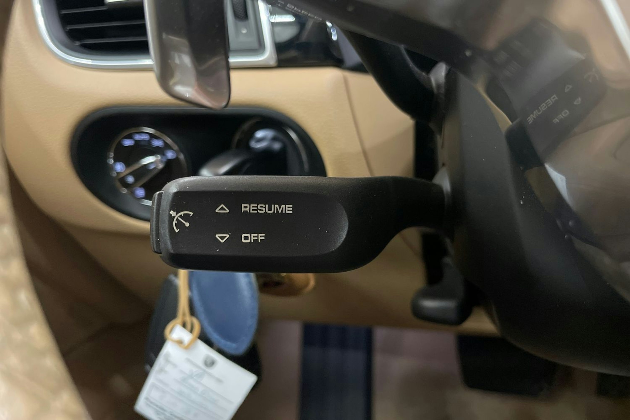 valkoinen Porsche Macan 2015 kuva 16.