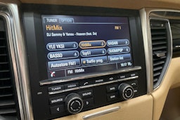 valkoinen Porsche Macan 2015 kuva 18.