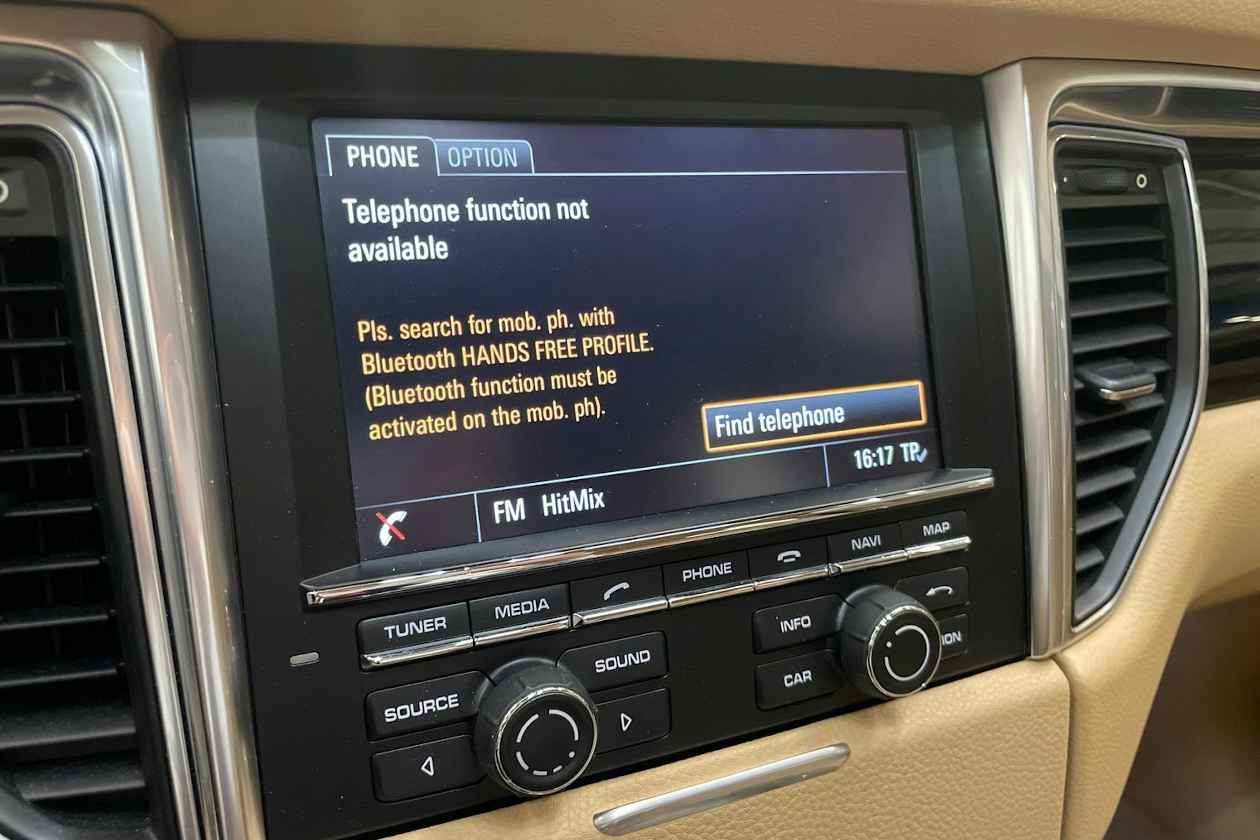 valkoinen Porsche Macan 2015 kuva 19.