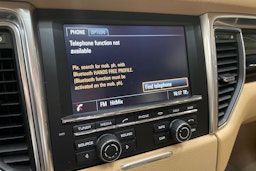 valkoinen Porsche Macan 2015 kuva 19.