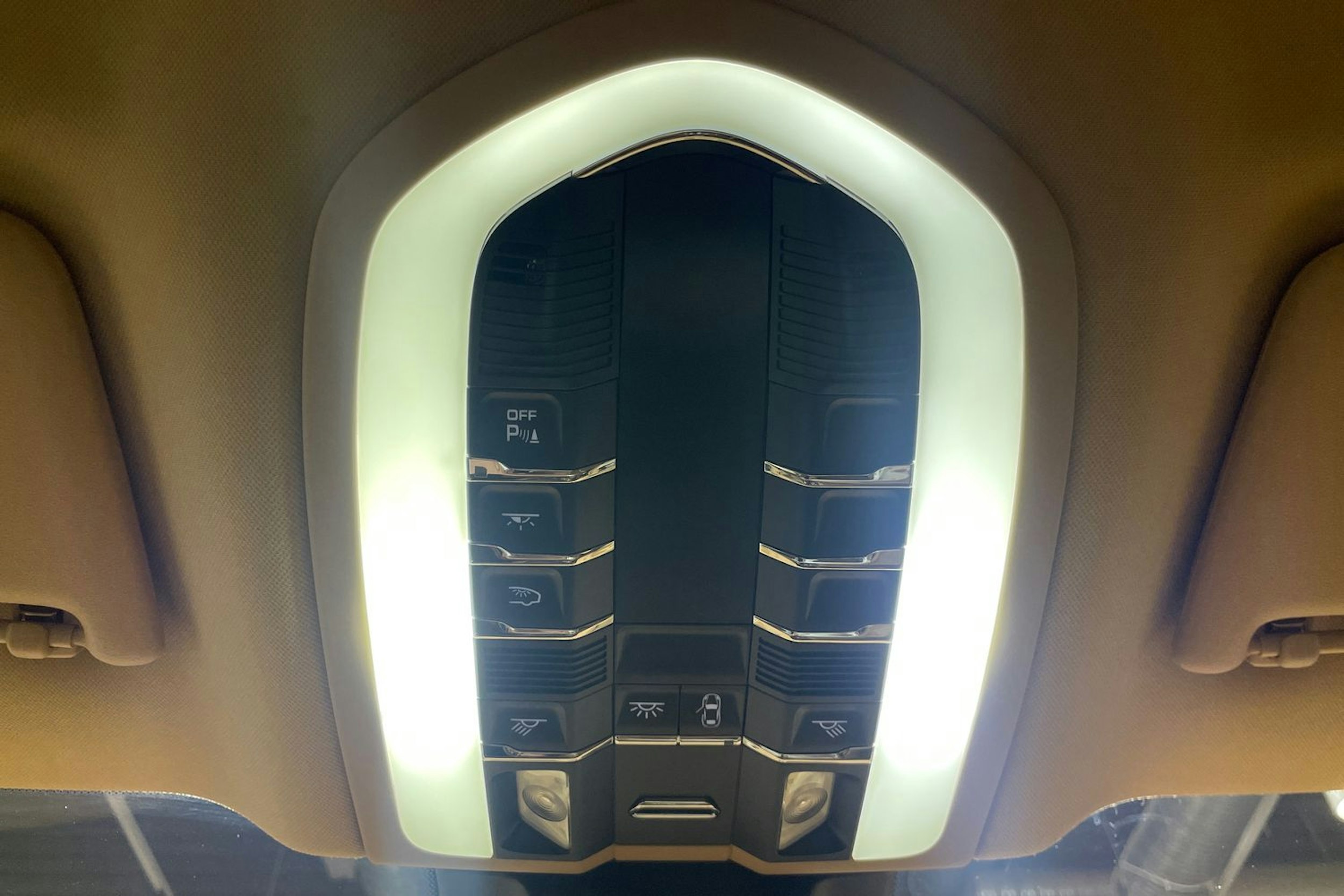 valkoinen Porsche Macan 2015 kuva 21.