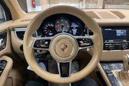 valkoinen Porsche Macan 2015 kuva 22.