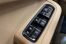 valkoinen Porsche Macan 2015 kuva 23.