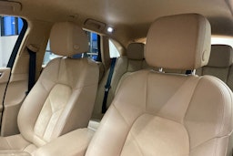 valkoinen Porsche Macan 2015 kuva 24.