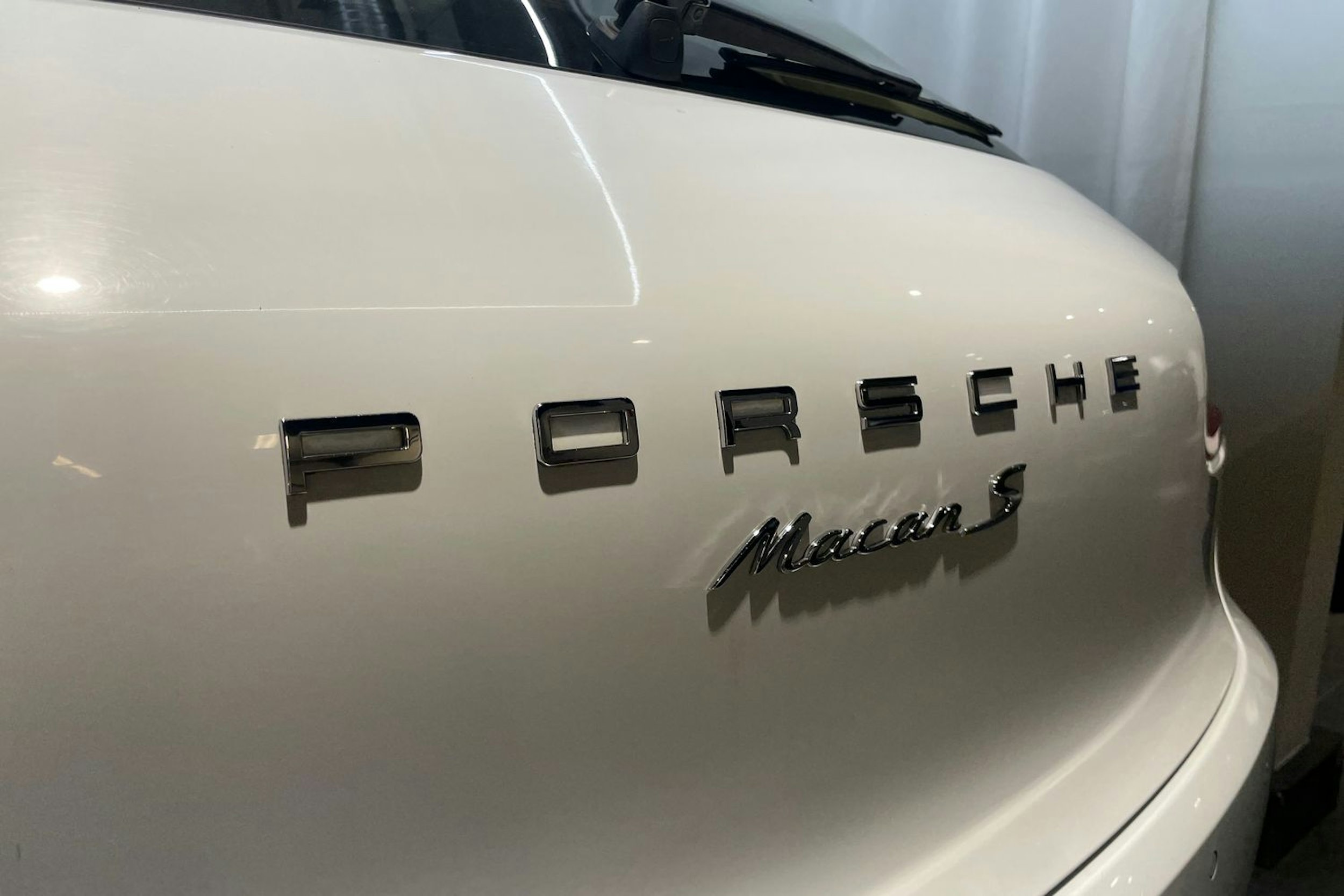 valkoinen Porsche Macan 2015 kuva 29.