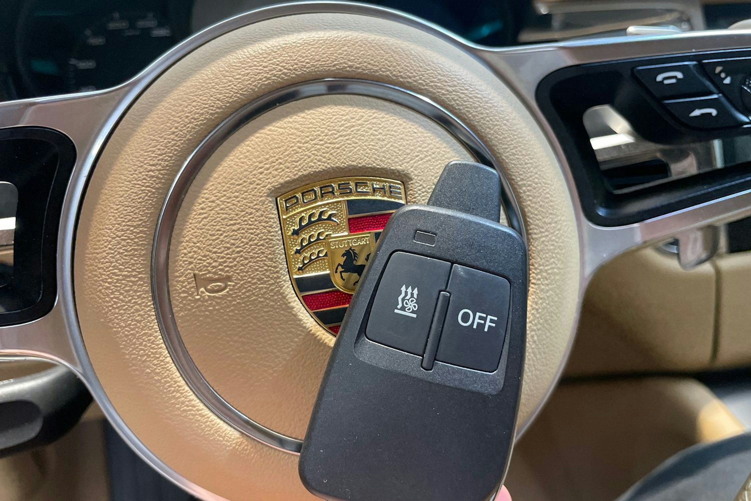 valkoinen Porsche Macan 2015 kuva 30.