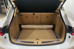 valkoinen Porsche Macan 2015 kuva 31.