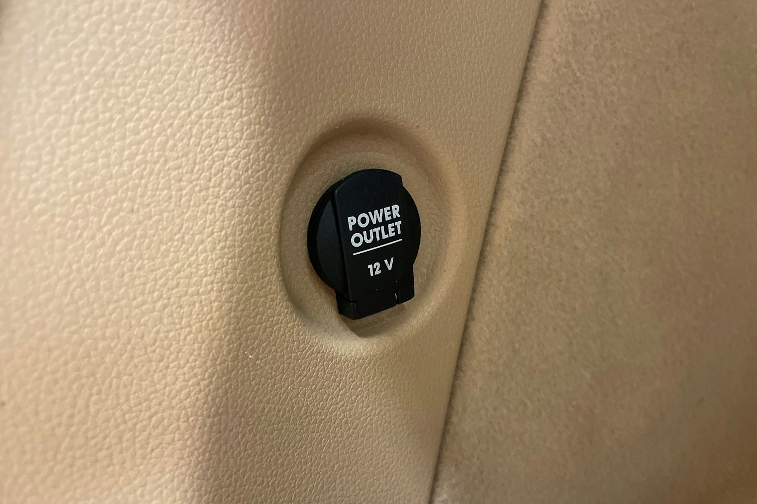 valkoinen Porsche Macan 2015 kuva 32.