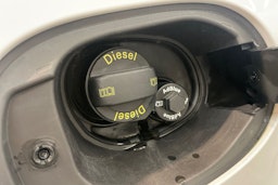 valkoinen Porsche Macan 2015 kuva 34.