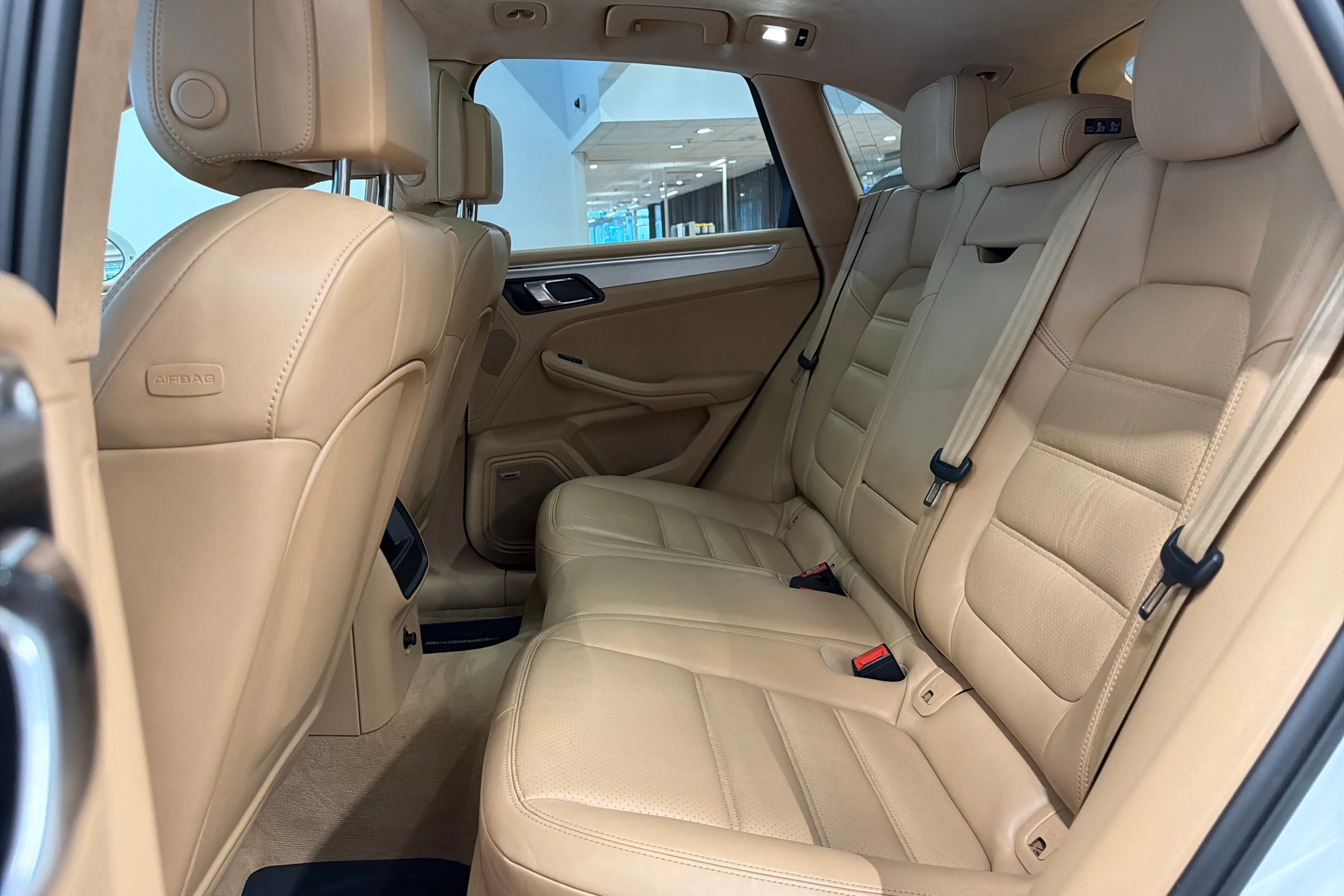 valkoinen Porsche Macan 2014 kuva 10.