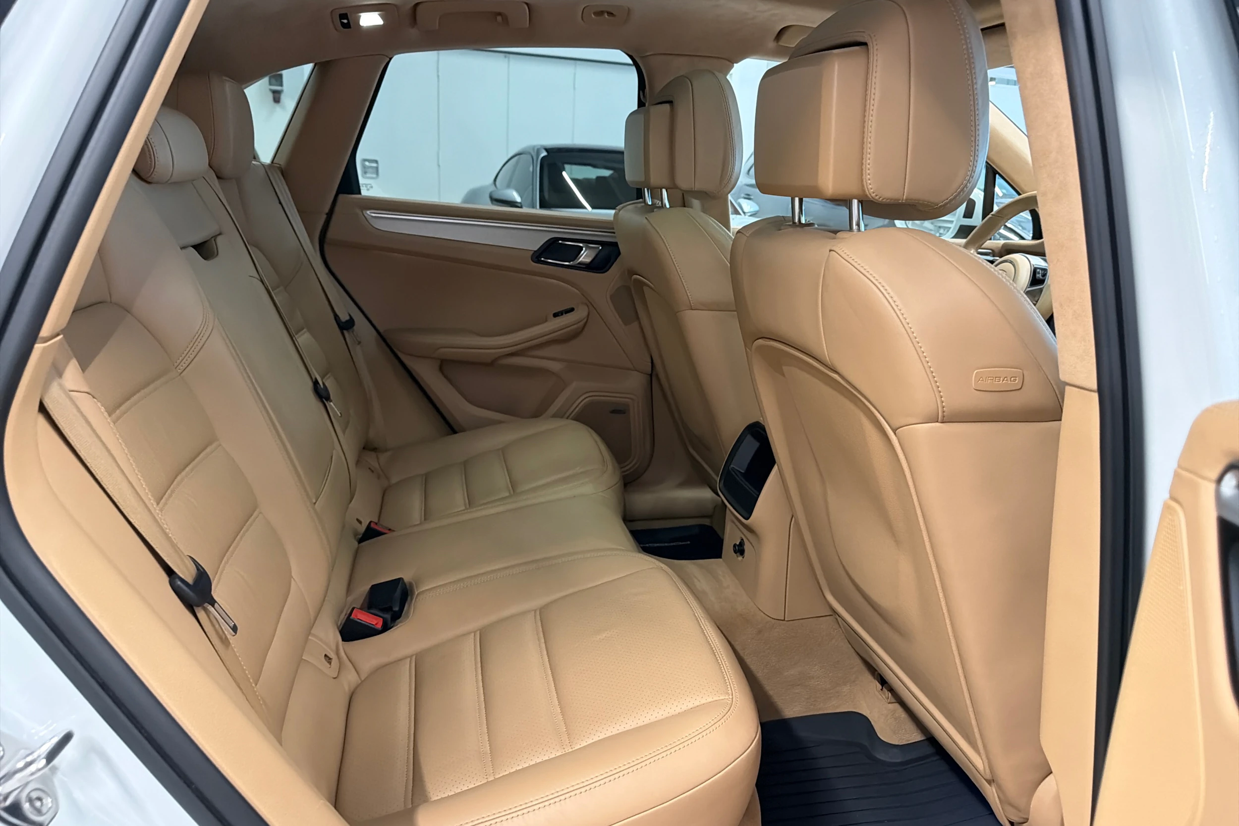 valkoinen Porsche Macan 2014 kuva 11.