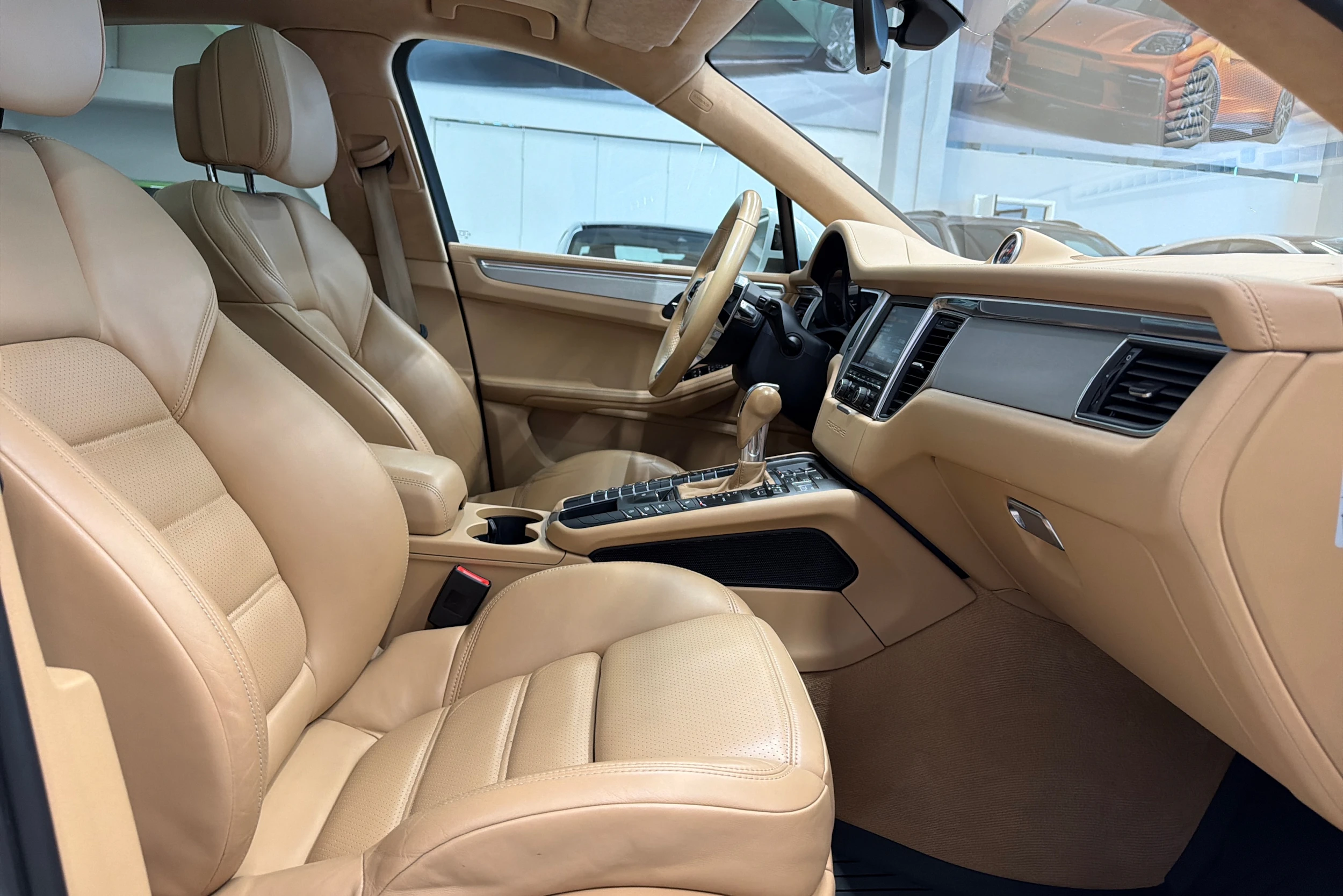 valkoinen Porsche Macan 2014 kuva 12.